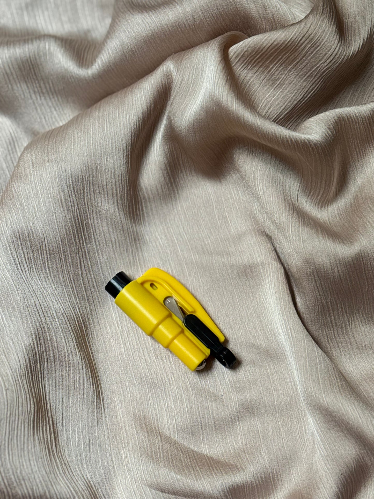 Emergency Seatbelt Cutter & Window Breaker โ Life-Saving Escape Tool